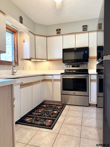 412 N 17th Street, Geneva, NE 68361