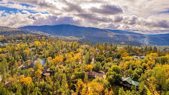 39423 Summit Drive, Oakhurst, CA 93644