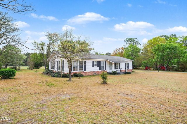 1421 Seabrook School Road, Fayetteville, NC 28312