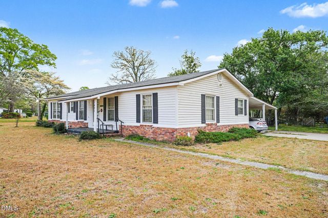 1421 Seabrook School Road, Fayetteville, NC 28312