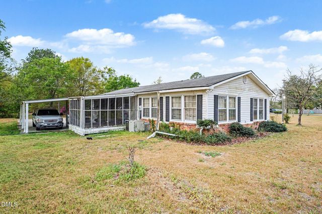 1421 Seabrook School Road, Fayetteville, NC 28312