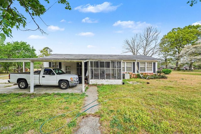 1421 Seabrook School Road, Fayetteville, NC 28312