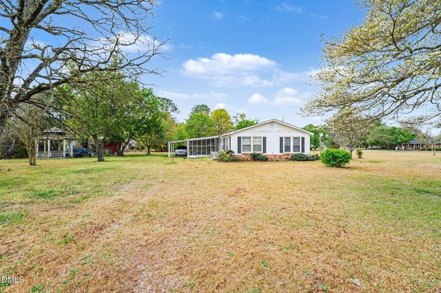 1421 Seabrook School Road, Fayetteville, NC 28312