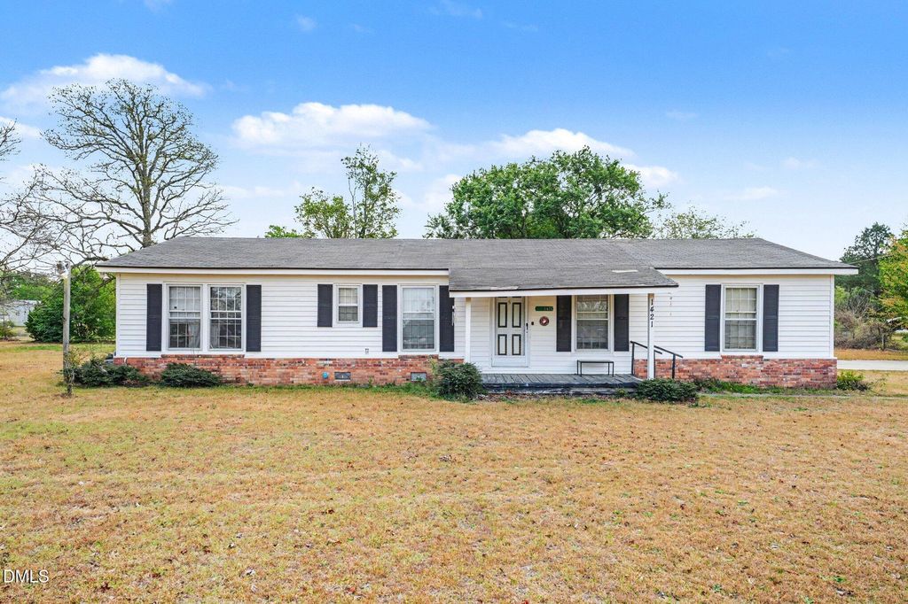 1421 Seabrook School Road, Fayetteville, NC 28312