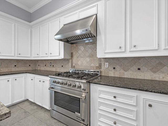 13 Hickory Shadows Drive, Houston, TX 77055