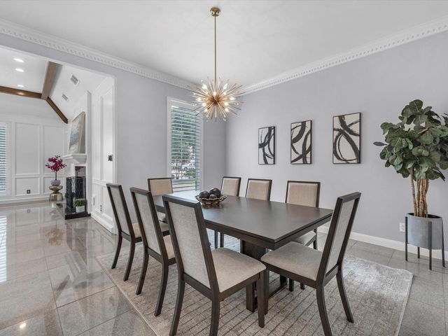 13 Hickory Shadows Drive, Houston, TX 77055