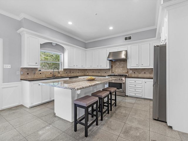 13 Hickory Shadows Drive, Houston, TX 77055