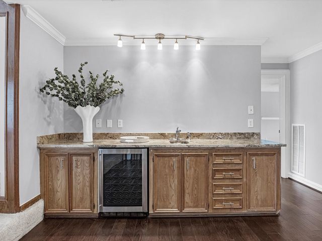 13 Hickory Shadows Drive, Houston, TX 77055