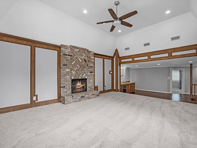 13 Hickory Shadows Drive, Houston, TX 77055