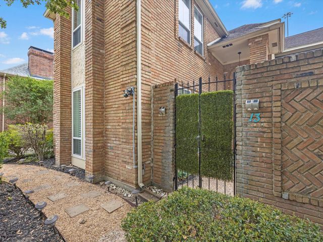 13 Hickory Shadows Drive, Houston, TX 77055