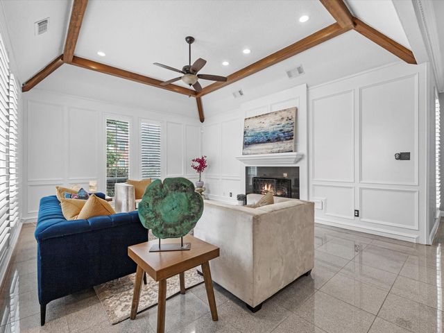 13 Hickory Shadows Drive, Houston, TX 77055