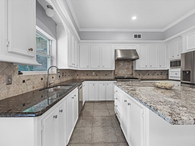 13 Hickory Shadows Drive, Houston, TX 77055