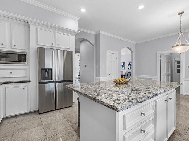 13 Hickory Shadows Drive, Houston, TX 77055