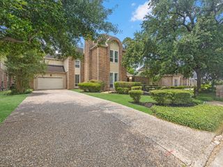 13 Hickory Shadows Drive, Houston, TX 77055