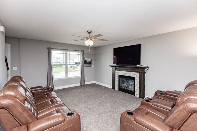 805 36th Street SW, Bondurant, IA 50035