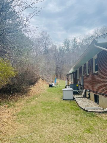 7592 Willow Branch RD, Boones Mill, VA 24065