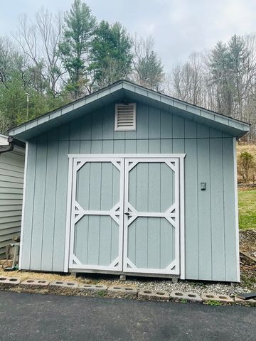 7592 Willow Branch RD, Boones Mill, VA 24065