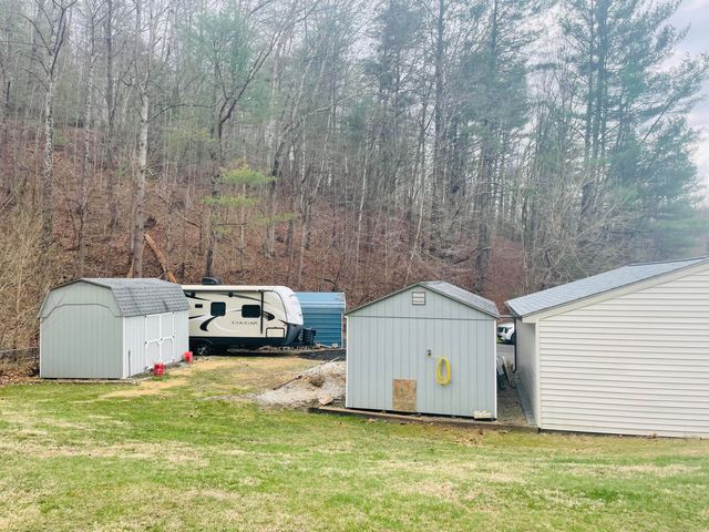 7592 Willow Branch RD, Boones Mill, VA 24065