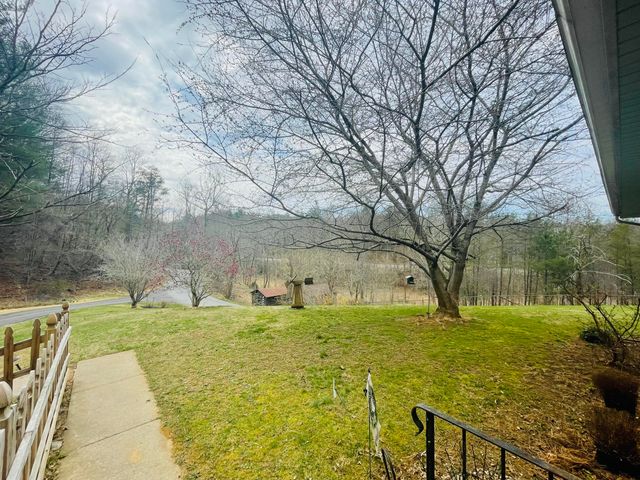 7592 Willow Branch RD, Boones Mill, VA 24065