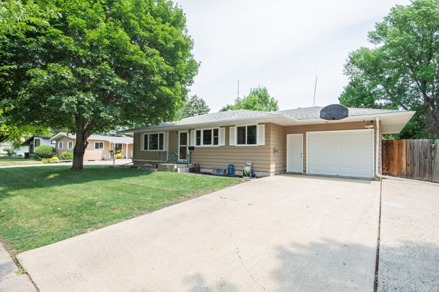 2308 10th Street S, Fargo, ND 58103