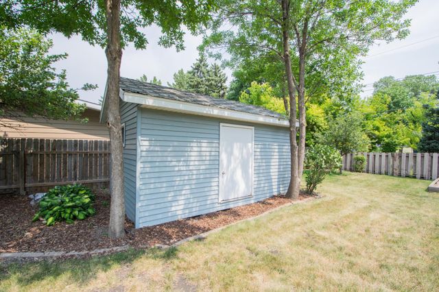 2308 10th Street S, Fargo, ND 58103
