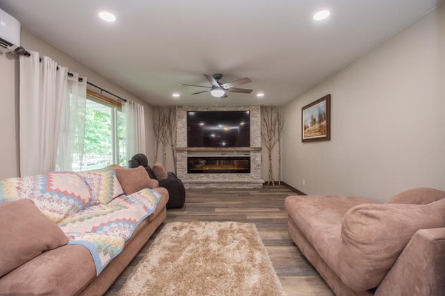 2308 10th Street S, Fargo, ND 58103