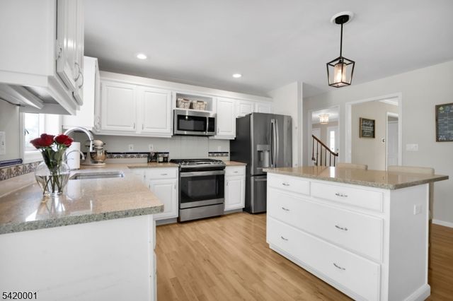 16 Lenape Ct, Bernards Twp., NJ 07920