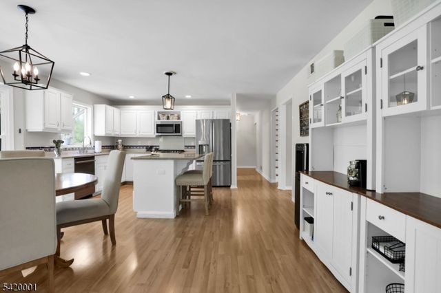 16 Lenape Ct, Bernards Twp., NJ 07920