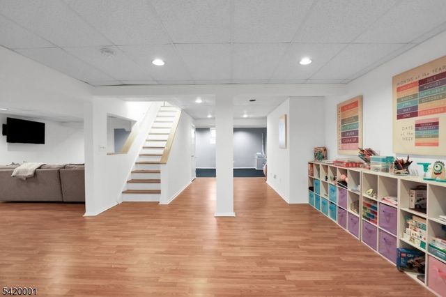 16 Lenape Ct, Bernards Twp., NJ 07920