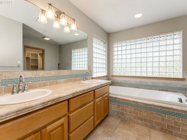 2687 Nw OAK RIDGE Dr, Mc Minnville, OR 97128