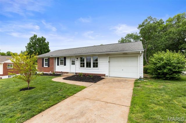 9931 Foxglove Drive, St Louis, MO 63123