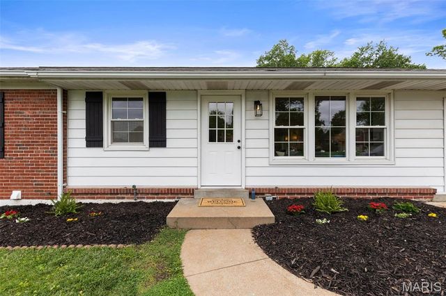 9931 Foxglove Drive, St Louis, MO 63123