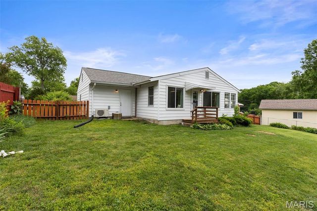 9931 Foxglove Drive, St Louis, MO 63123