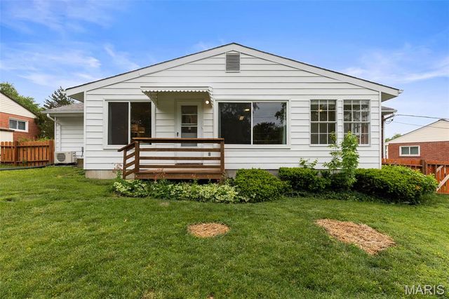 9931 Foxglove Drive, St Louis, MO 63123