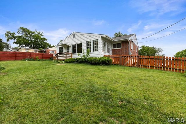 9931 Foxglove Drive, St Louis, MO 63123