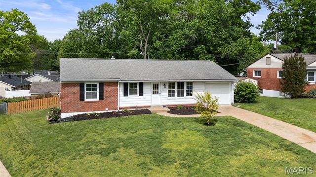 9931 Foxglove Drive, St Louis, MO 63123
