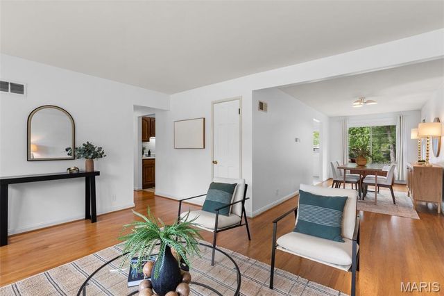 9931 Foxglove Drive, St Louis, MO 63123