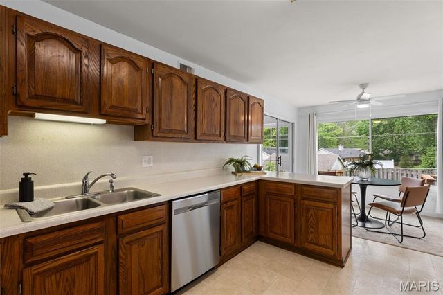 9931 Foxglove Drive, St Louis, MO 63123