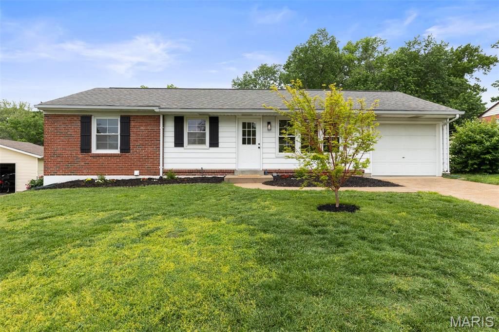 9931 Foxglove Drive, St Louis, MO 63123