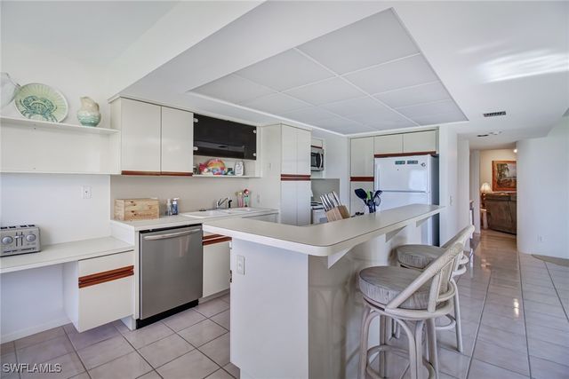 4041 Gulf Shore BLVD N 402, Naples, FL 34103