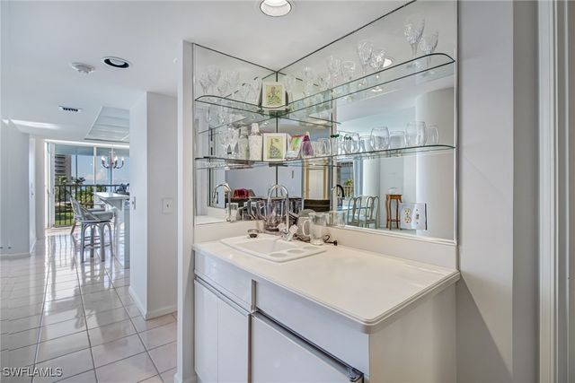 4041 Gulf Shore BLVD N 402, Naples, FL 34103