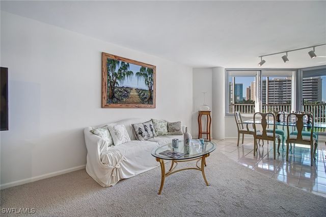 4041 Gulf Shore BLVD N 402, Naples, FL 34103