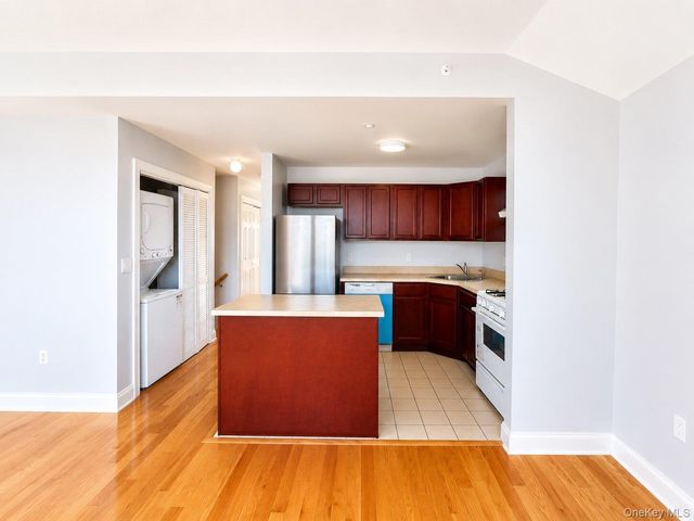 113B Lighthouse Court, Bronx, NY 10473