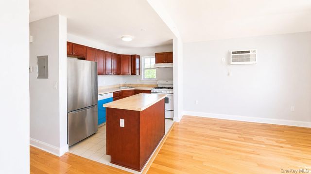113B Lighthouse Court, Bronx, NY 10473