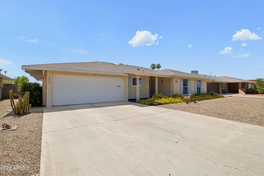 10906 W ROUNDELAY Circle S, Sun City, AZ 85351 — photo 2