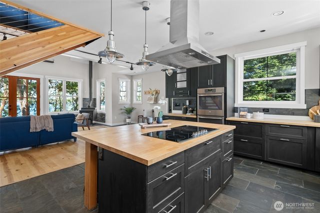 1863 Madrona Way, Coupeville, WA 98239
