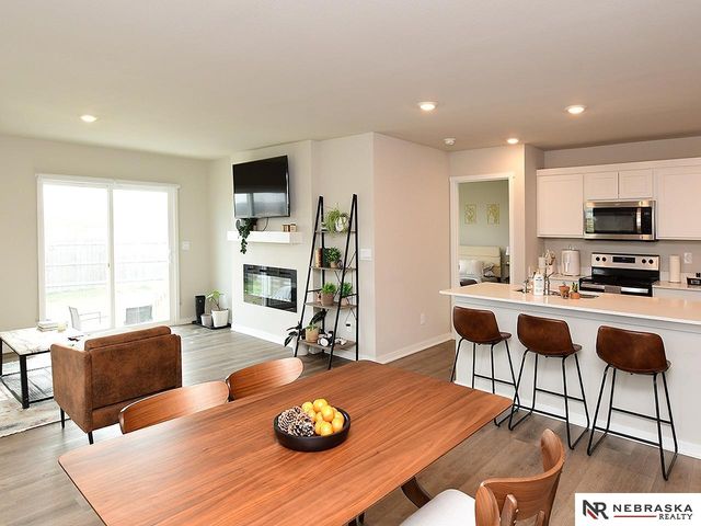 9408 Reynolds Street, Omaha, NE 68122