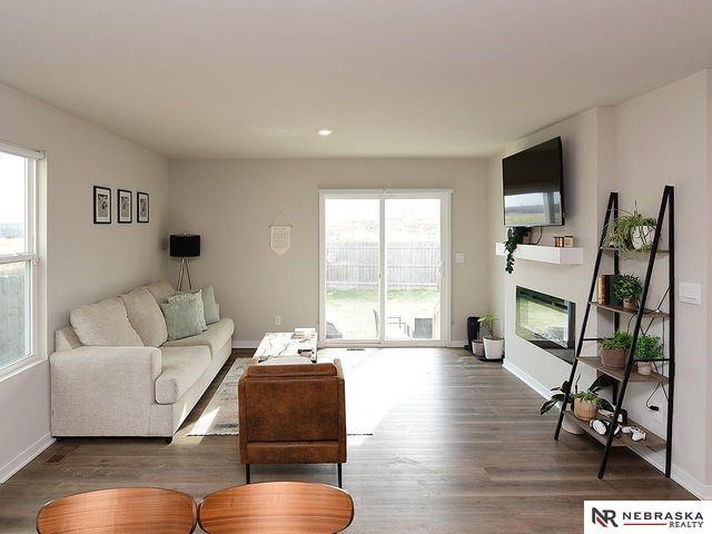 9408 Reynolds Street, Omaha, NE 68122