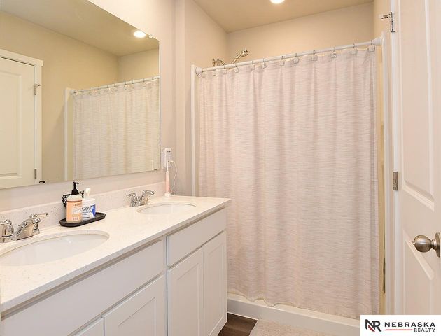 9408 Reynolds Street, Omaha, NE 68122
