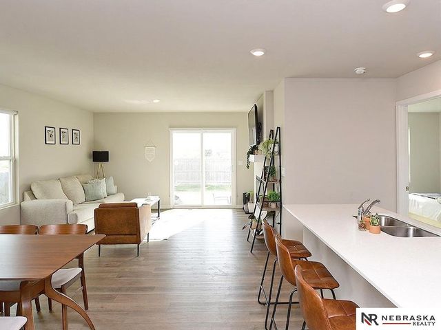 9408 Reynolds Street, Omaha, NE 68122